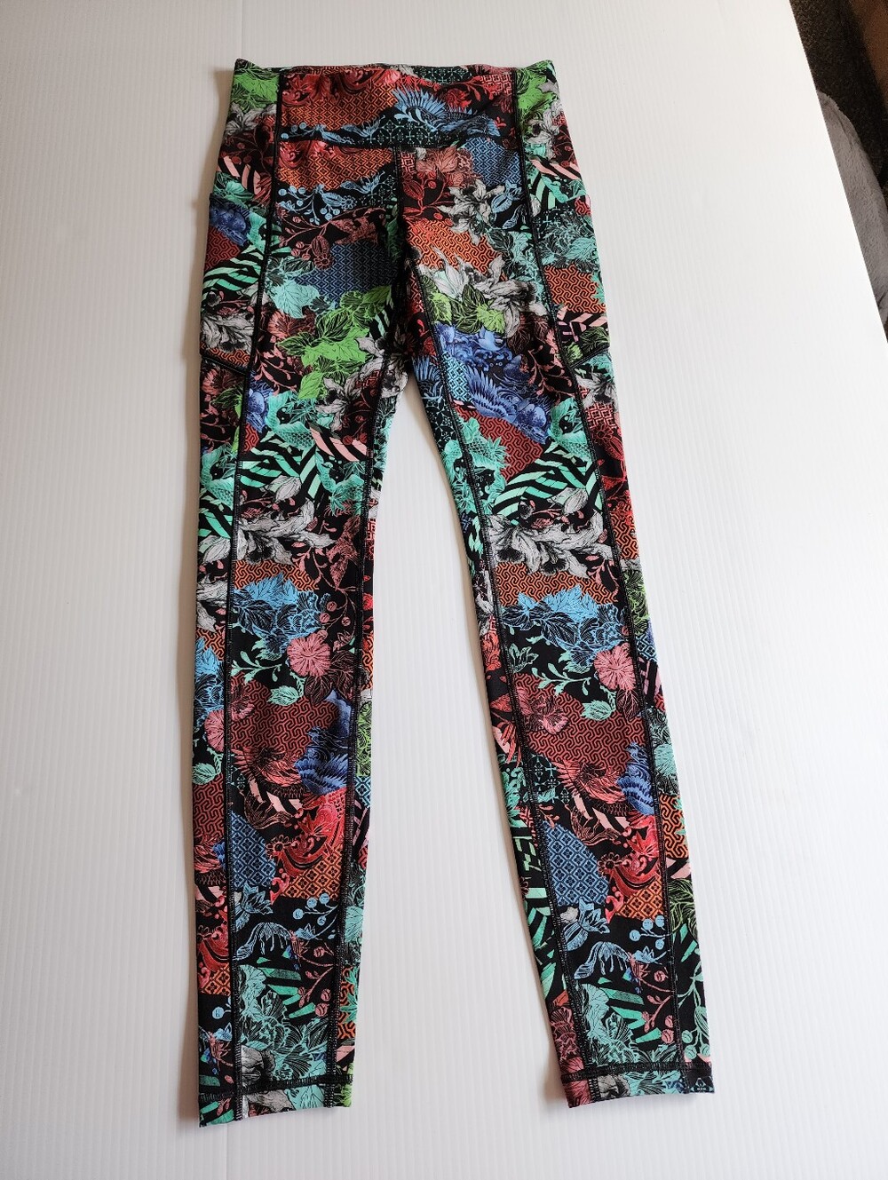 NWOT Lululemon Sz 4 Speed Up Tight Full-On Luxtreme - Zen Clash Multi